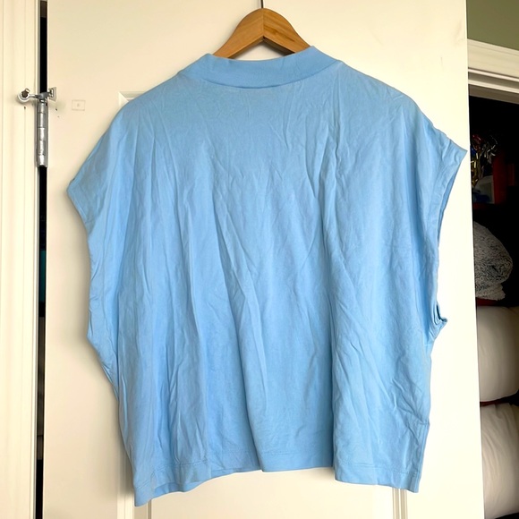 Nike Sleeveless Shirt - Medium - Picture 3 of 4